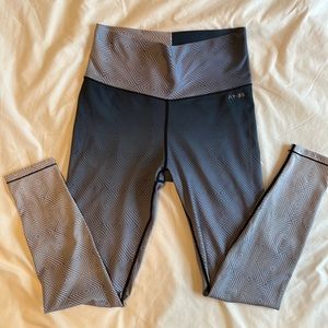 Women’s AR-33 Size Small Purple Ombré Leggings